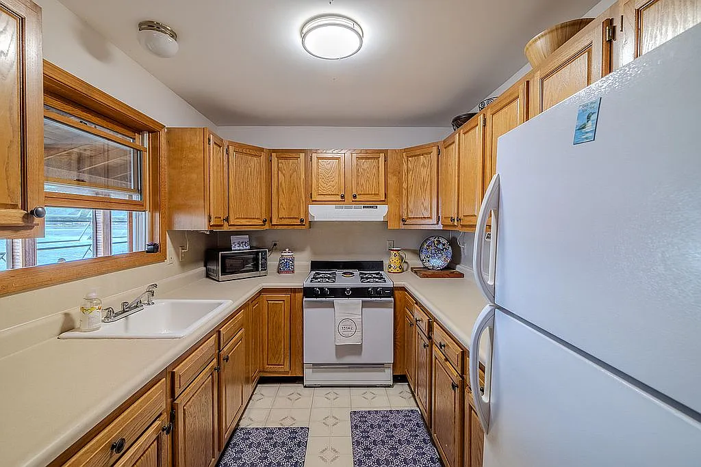A Double-Lot Cottage Between South Sandy Pond and Lake Ontario