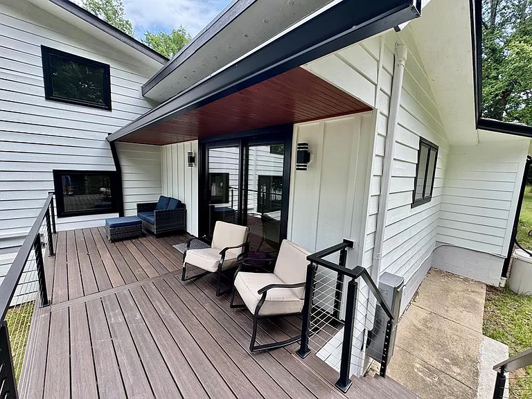 A Private Point on Kerr Lake With Its Own Guest Apartment