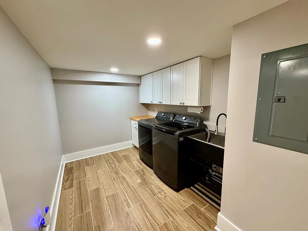 A Private Point on Kerr Lake With Its Own Guest Apartment