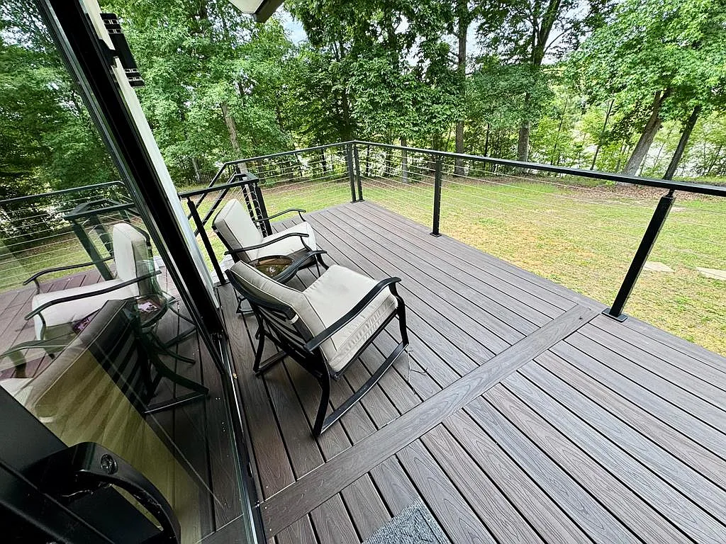 A Private Point on Kerr Lake With Its Own Guest Apartment