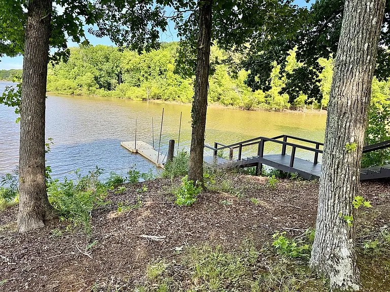 A Private Point on Kerr Lake With Its Own Guest Apartment