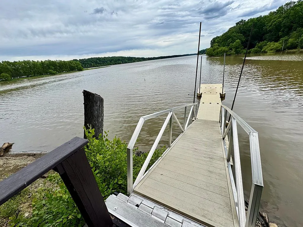 A Private Point on Kerr Lake With Its Own Guest Apartment