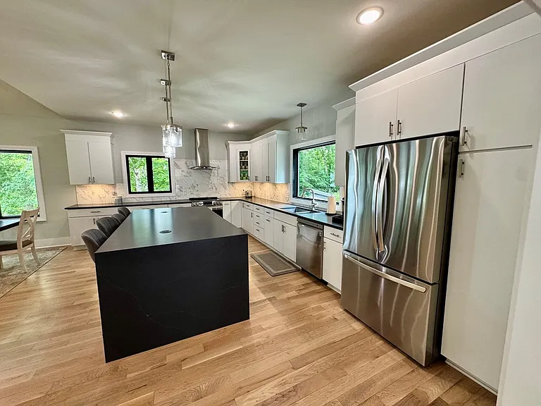 A Private Point on Kerr Lake With Its Own Guest Apartment