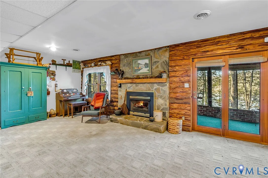 Log Home on the Coan River in Heathsville
