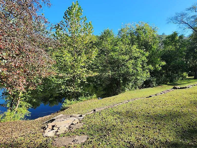 A Bungalow on 3,000 Feet of the Greenbrier River