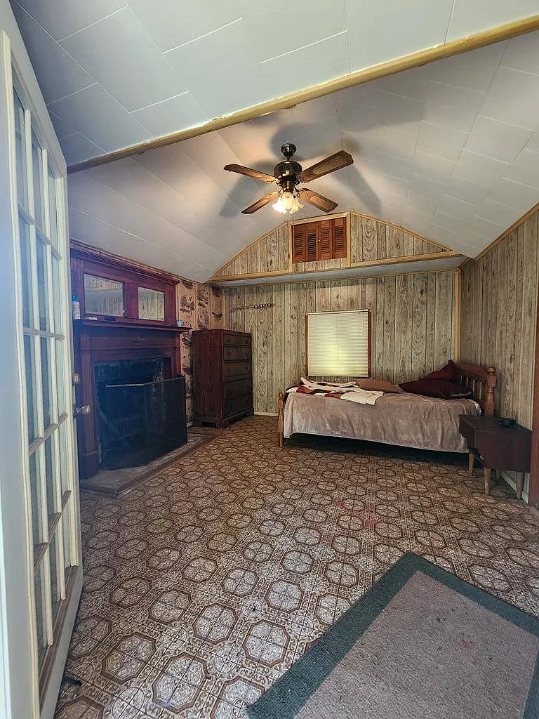 A Bungalow on 3,000 Feet of the Greenbrier River