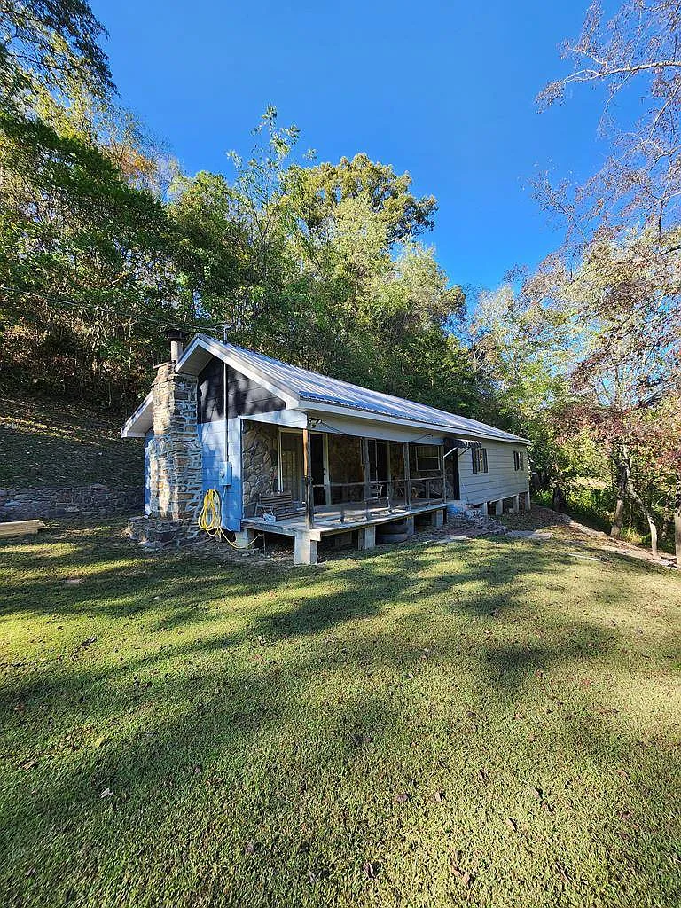 A Bungalow on 3,000 Feet of the Greenbrier River