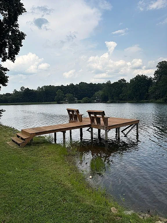 A Brand-New Rancher With Its Own Private Pier on the Lake