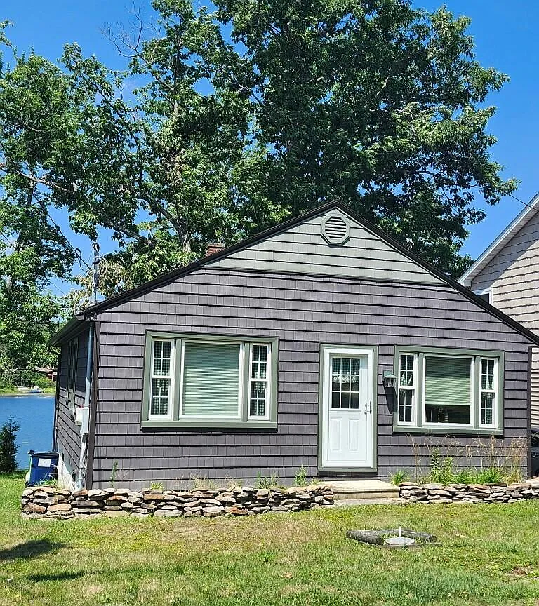 A Lakefront Cottage on Penn Lake, Steps From the Poconos