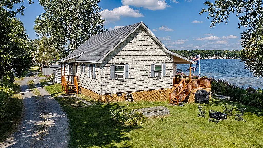 A Double-Lot Cottage Between South Sandy Pond and Lake Ontario