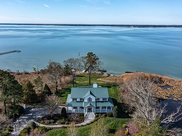 Pinetop Landing on Granville Bay in Lancaster County
